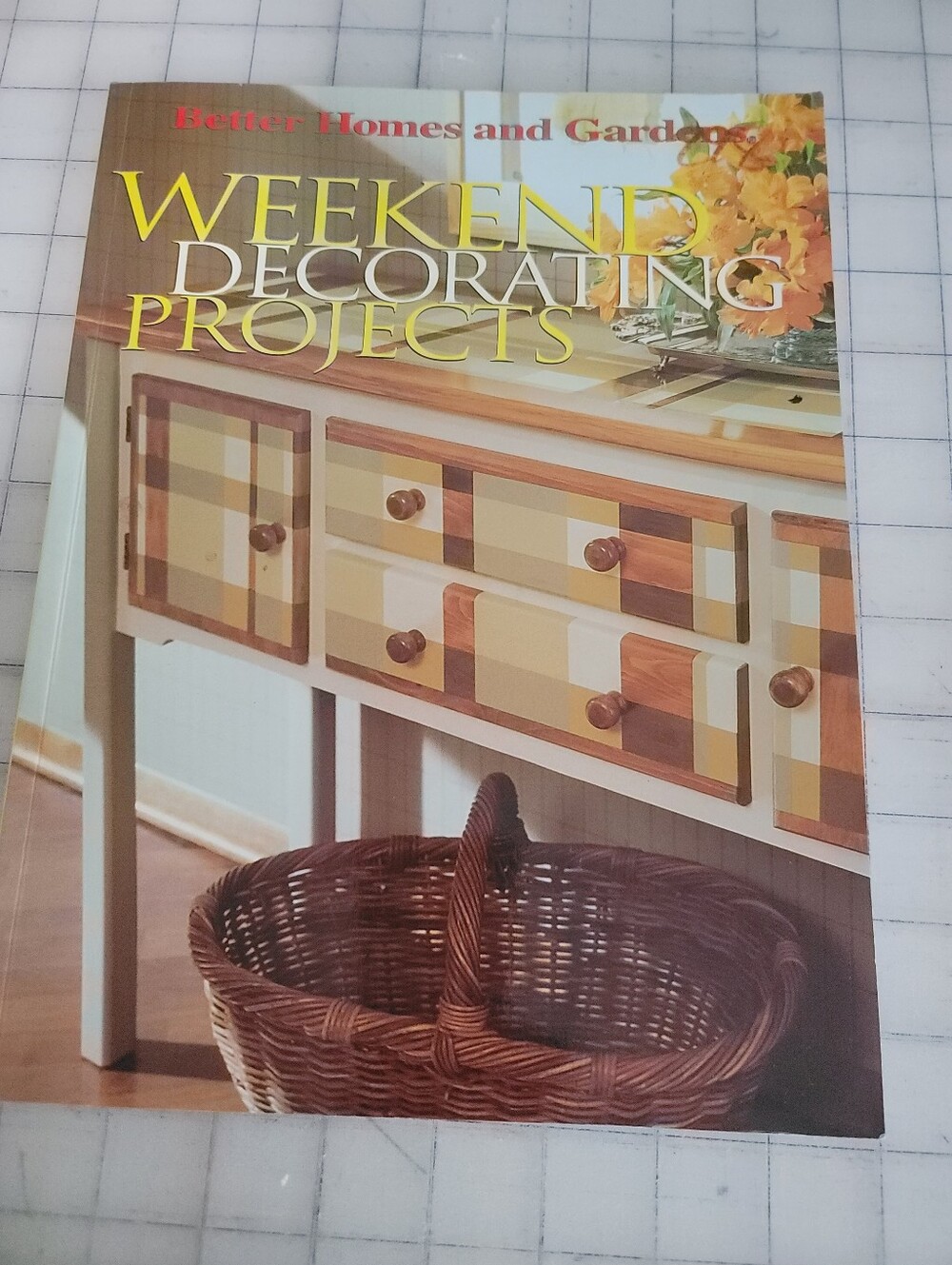 Better Homes And Gardens Weekend Decorating Projects - Cream, Brown, Yellow